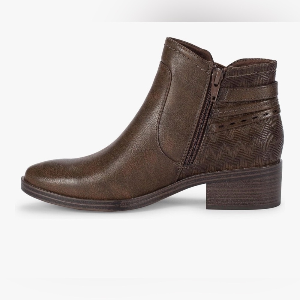 Baretraps MEDLEY Classic Brown Women's Ankle Boot with Side Zip size 8W. NWT
